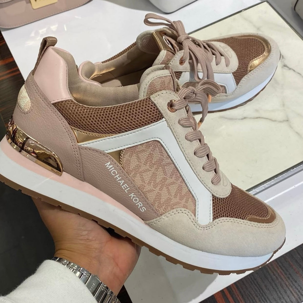 Tenis Mk